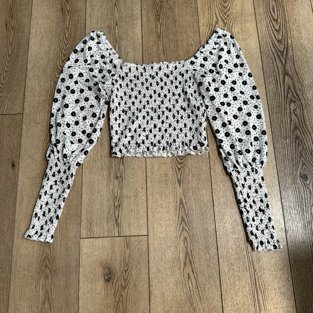 Mi Ami white polka dot flowered stretchy crop top with long sleeves, M. - Picture 2 of 9